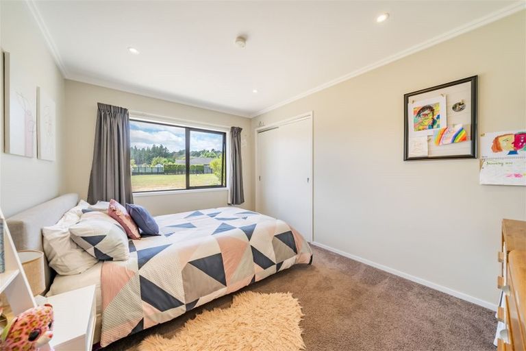 Photo of property in 6 Jade Crescent, Timberlea, Upper Hutt, 5018