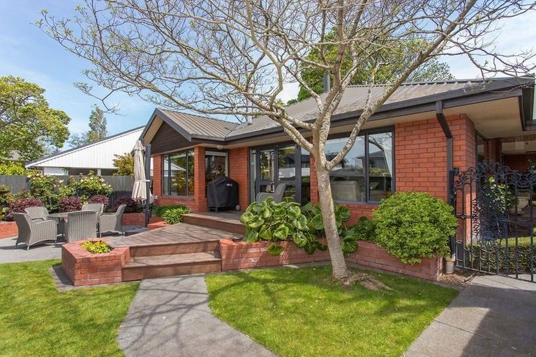 Photo of property in 149 Straven Road, Fendalton, Christchurch, 8014