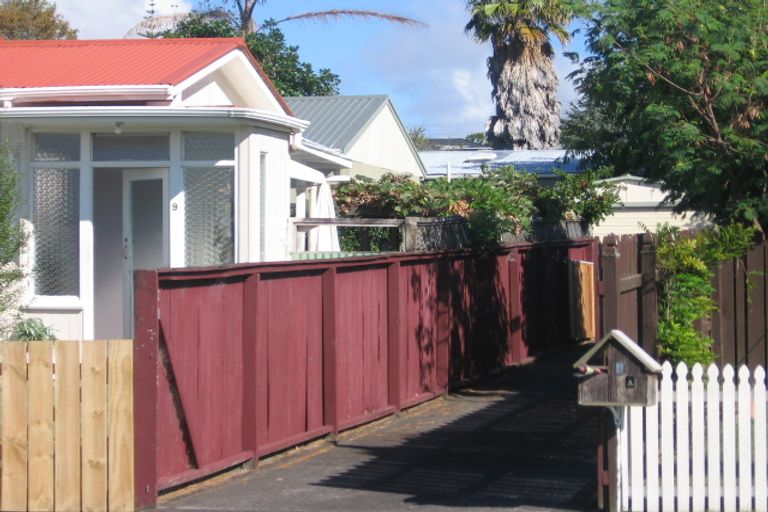 Photo of property in 9 Karaka Street, New Lynn, Auckland, 0600