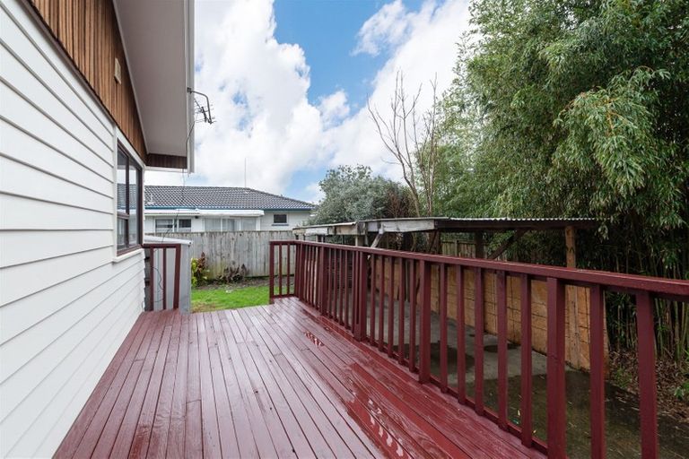 Photo of property in 27 Larissa Avenue, Henderson, Auckland, 0610