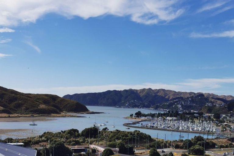 Photo of property in 4 Whitianga View, Paremata, Porirua, 5024