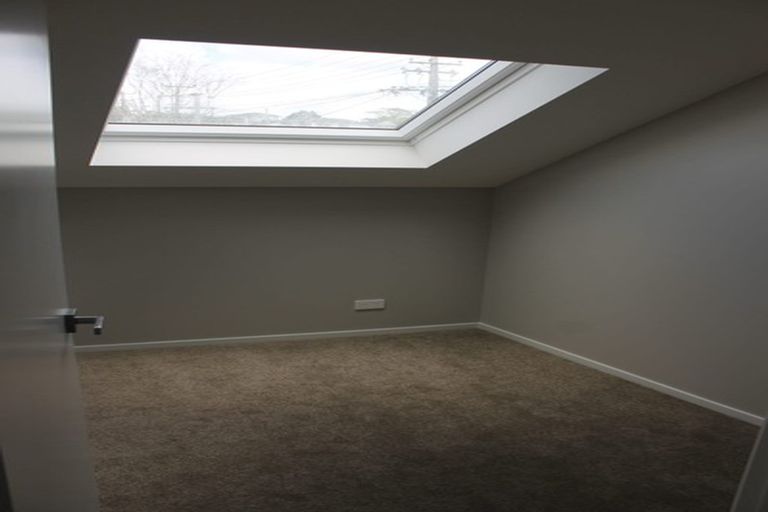 Photo of property in 2/31 Verbena Road, Birkdale, Auckland, 0626