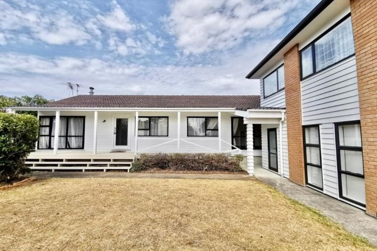 Photo of property in 1 Mark Edward Drive, Half Moon Bay, Auckland, 2012
