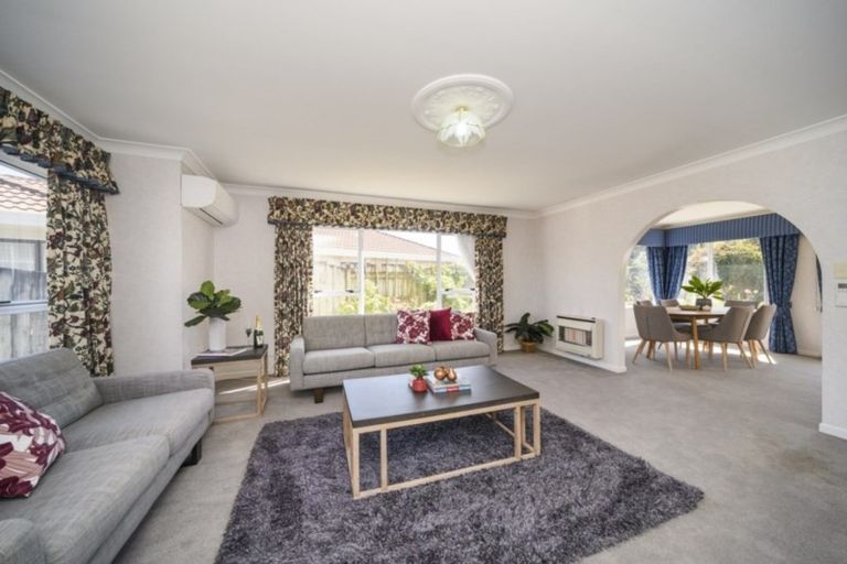 Photo of property in 15 Rosebank Avenue, Kelvin Grove, Palmerston North, 4414