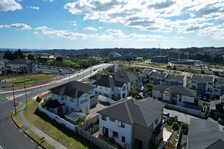 Photo of property in 109 Medallion Drive, Oteha, Auckland, 0632