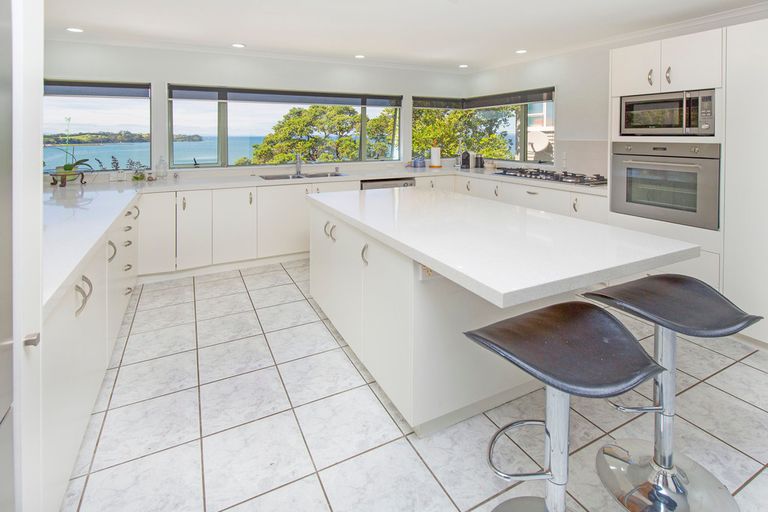 Photo of property in 989 Whangaparaoa Road, Tindalls Beach, Whangaparaoa, 0930