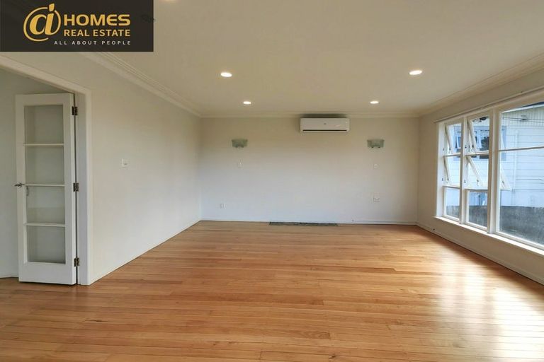 Photo of property in 35 Schnapper Rock Road, Greenhithe, Auckland, 0632