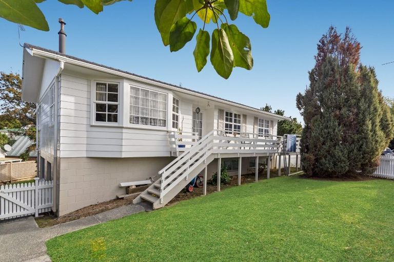 Photo of property in 41 Vina Place, Massey, Auckland, 0614