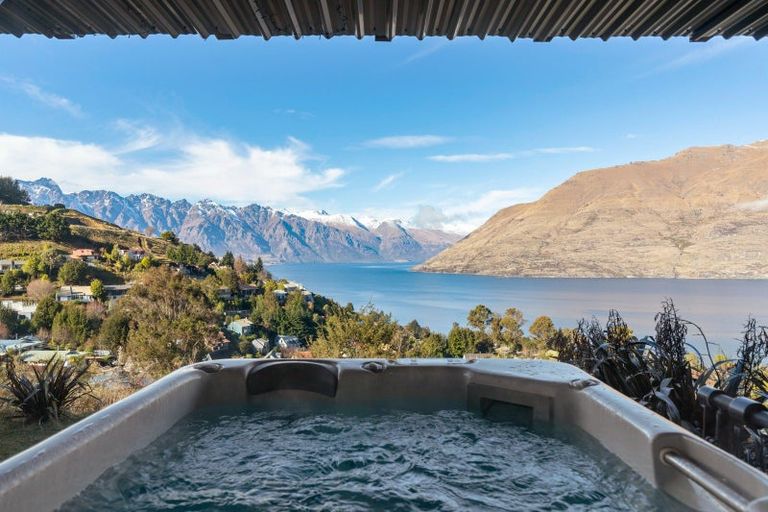 Photo of property in 58a Dart Place, Fernhill, Queenstown, 9300