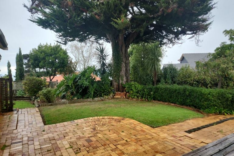Photo of property in 2 Fairsea Place, Lynfield, Auckland, 1042