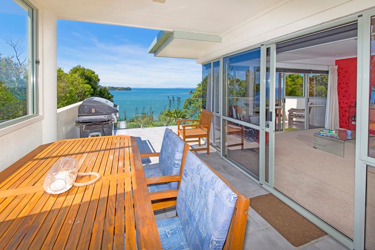 Photo of property in 989 Whangaparaoa Road, Tindalls Beach, Whangaparaoa, 0930