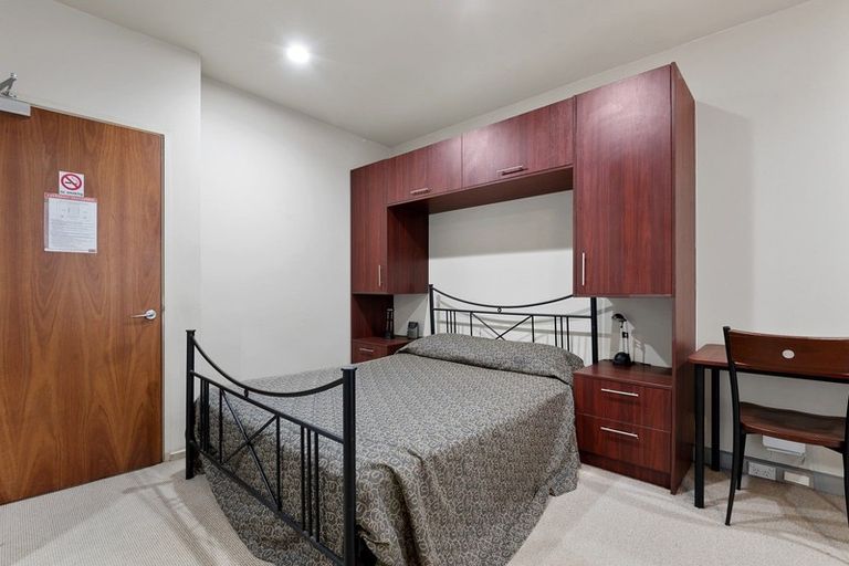 Photo of property in Atrium Apartments, 2h/154 The Terrace, Wellington Central, Wellington, 6011