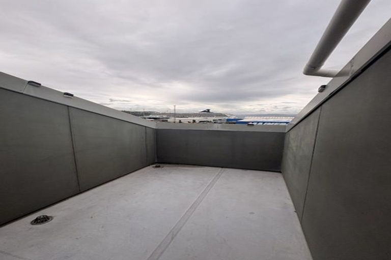 Photo of property in Metro Apartments, 21/220 Thorndon Quay, Pipitea, Wellington, 6011