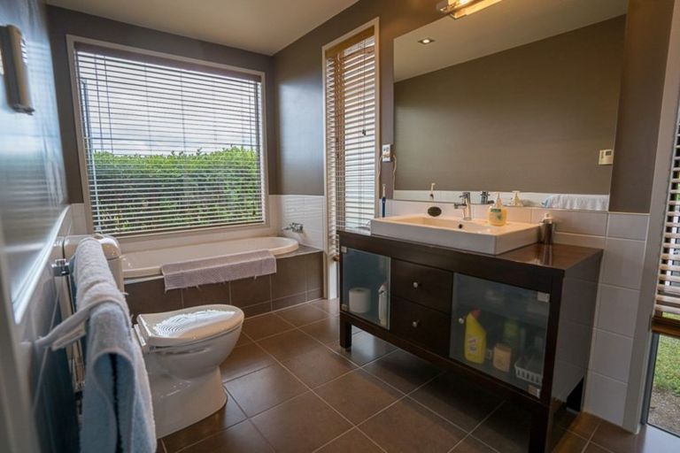 Photo of property in 11 Atkins Lane, Hamurana, Rotorua, 3097