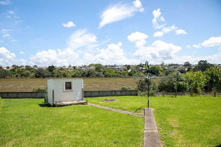 Photo of property in 33 Hillary Crescent, Belmont, Auckland, 0622