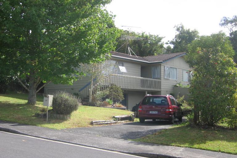 Photo of property in 15 Wanita Place, Totara Vale, Auckland, 0629