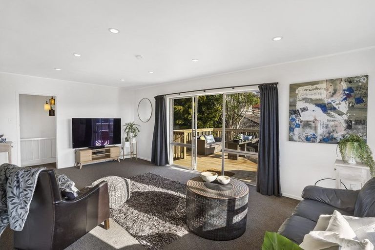 Photo of property in 43 Agincourt Street, Glenfield, Auckland, 0629