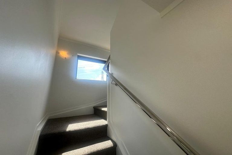 Photo of property in 15a Kiernan Place, Kelston, Auckland, 0602