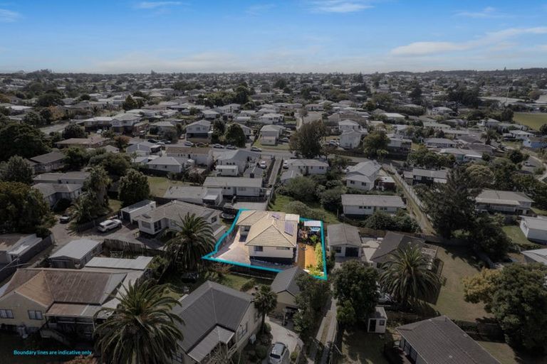 Photo of property in 2/24 Mcquarrie Avenue, Wattle Downs, Auckland, 2103