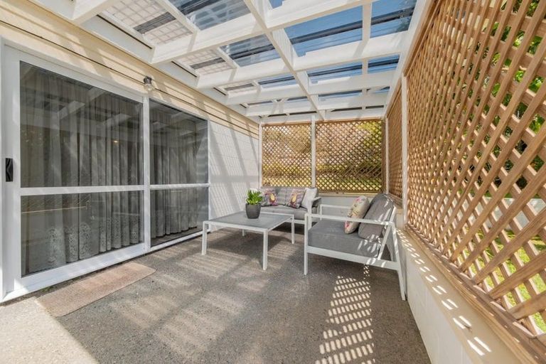 Photo of property in 18 Blakeborough Drive, Forrest Hill, Auckland, 0620