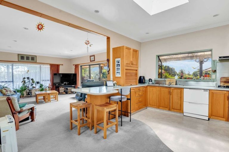 Photo of property in 27 Donnelly Street, Oakura, 4314