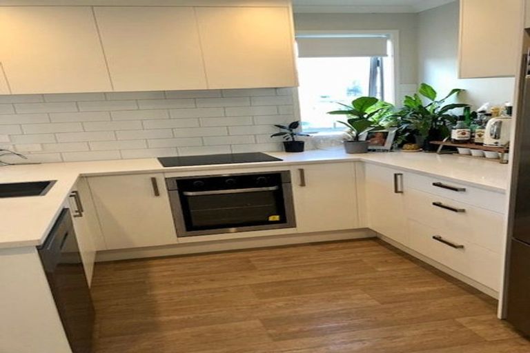 Photo of property in 1a Pavola Grove, Glenfield, Auckland, 0629