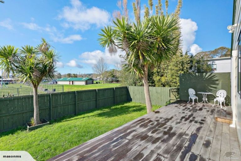 Photo of property in 2/106 Seymour Road, Sunnyvale, Auckland, 0612