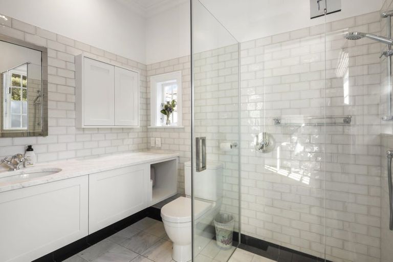 Photo of property in 12 Easdale Street, Kelburn, Wellington, 6012