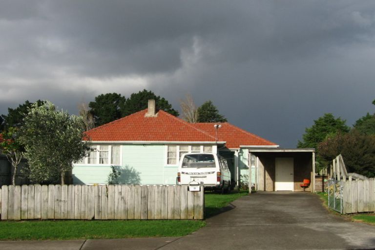 Photo of property in 15 Middlemore Crescent, Papatoetoe, Auckland, 2025