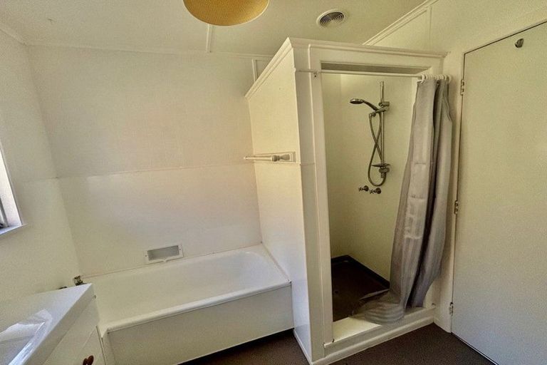 Photo of property in 1a Enfield Road, Hospital Hill, Napier, 4110