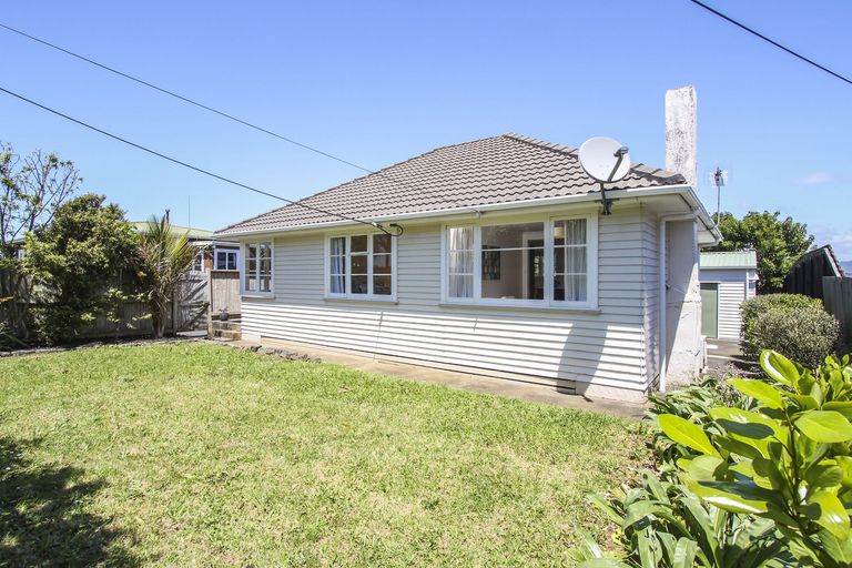 Photo of property in 182 Waimumu Road, Massey, Auckland, 0614