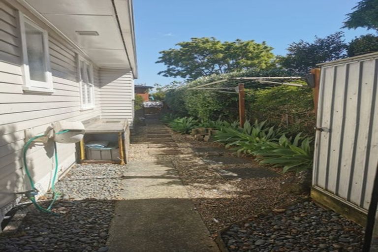 Photo of property in 141 Ennis Avenue, Pakuranga Heights, Auckland, 2010