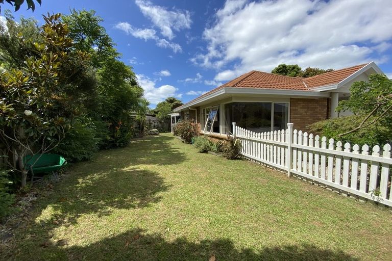 Photo of property in 8 Corfield Way, Burswood, Auckland, 2013