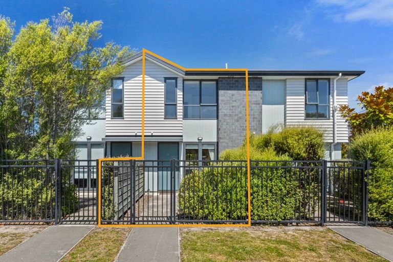 Photo of property in 13/14 Buffon Street, Waltham, Christchurch, 8023