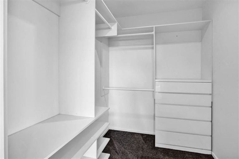 Photo of property in 4 Vardon Way, Waiwhakaiho, New Plymouth, 4312