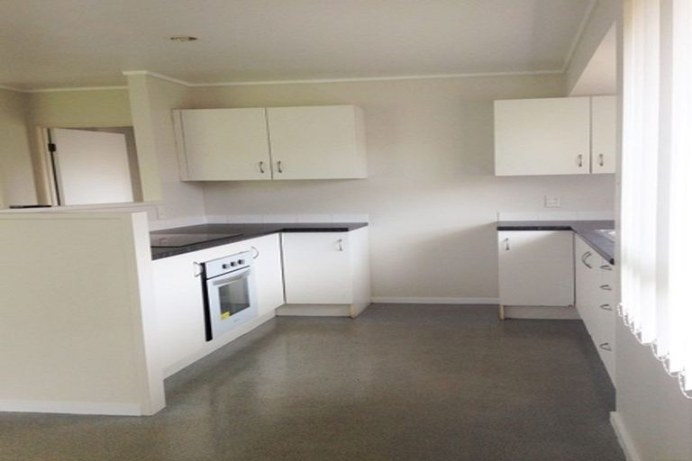 Photo of property in 17 Cretian Crescent, Henderson, Auckland, 0612