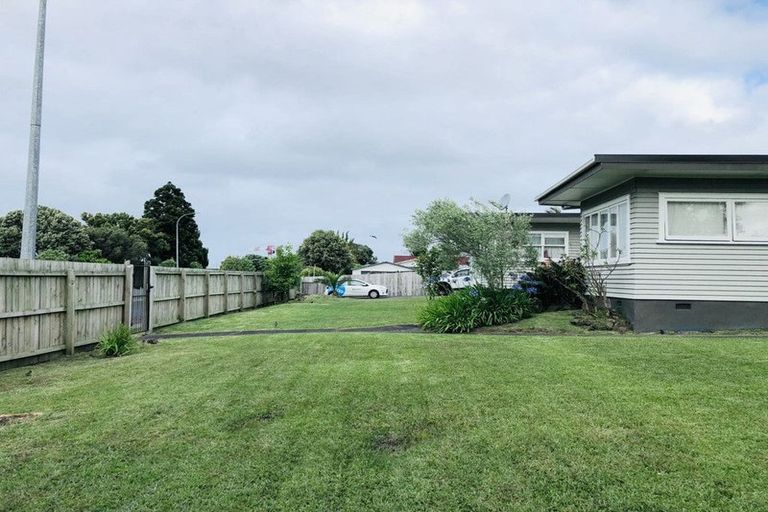Photo of property in 119 Te Atatu Road, Te Atatu South, Auckland, 0610