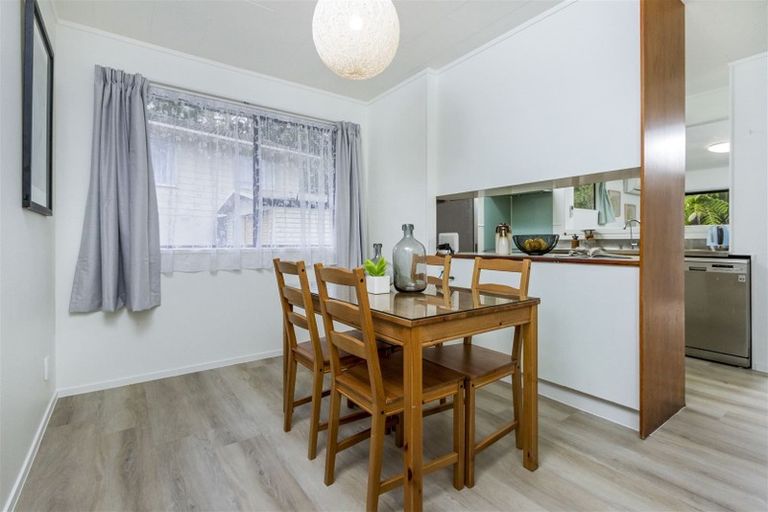 Photo of property in 43 Tamahere Drive, Glenfield, Auckland, 0629