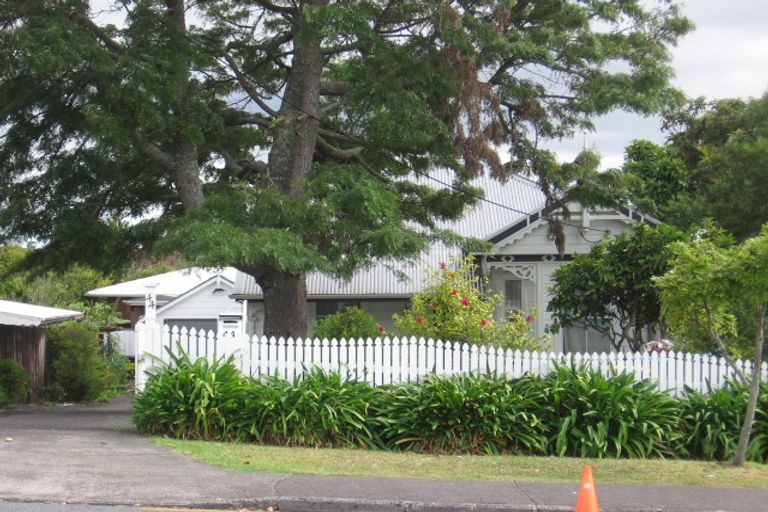 Photo of property in 44 Archibald Road, Kelston, Auckland, 0602