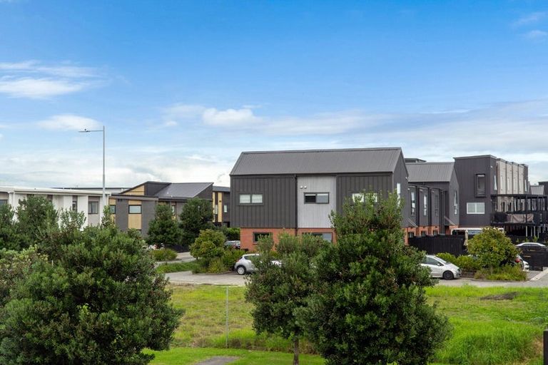 Photo of property in 32 Waka Moana Drive, Hobsonville, Auckland, 0616