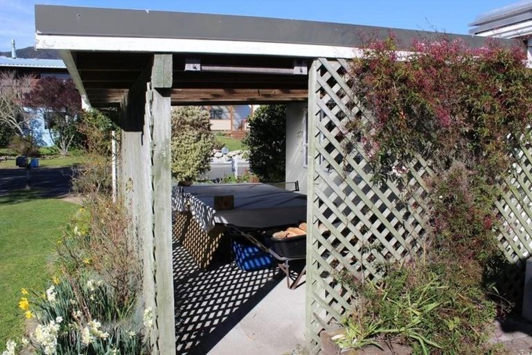 Photo of property in 64 Selwyn Street, Pohara, Takaka, 7183