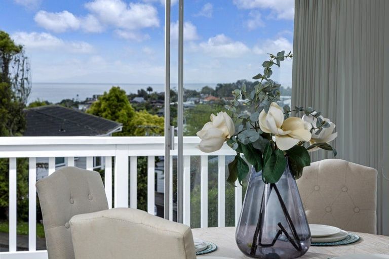 Photo of property in 1 Phillipa Place, Browns Bay, Auckland, 0630
