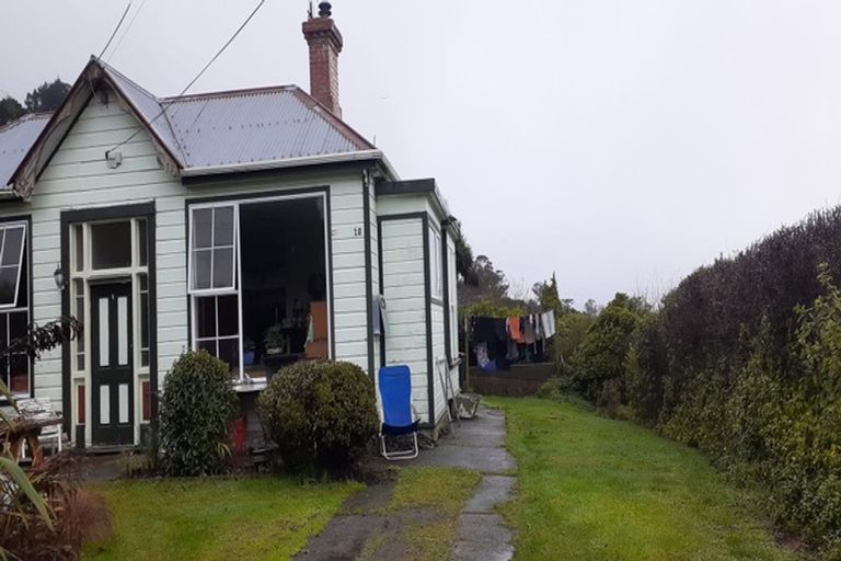 Photo of property in 20 Athol Place, Ravensbourne, Dunedin, 9022