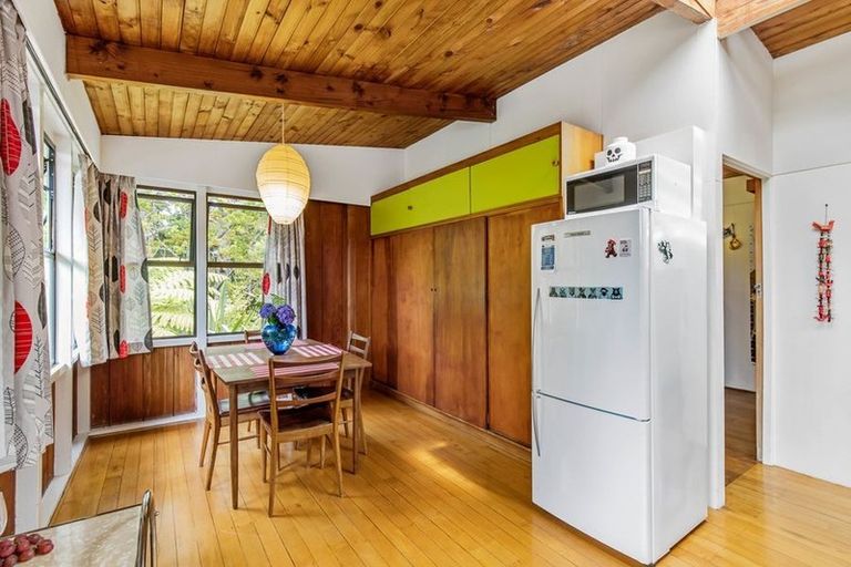 Photo of property in 25 Kopiko Road, Titirangi, Auckland, 0604