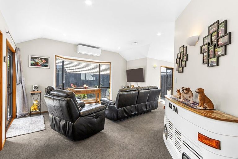 Photo of property in 142 Inwoods Close, Parklands, Christchurch, 8083