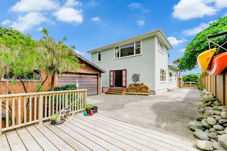 Photo of property in 72 Tilley Road, Paekakariki, 5034