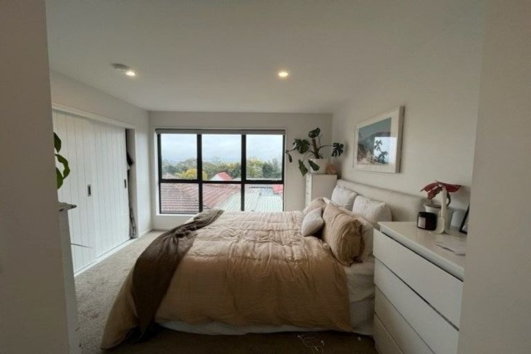 Photo of property in 4/60 Highland Drive, Highland Park, Auckland, 2010