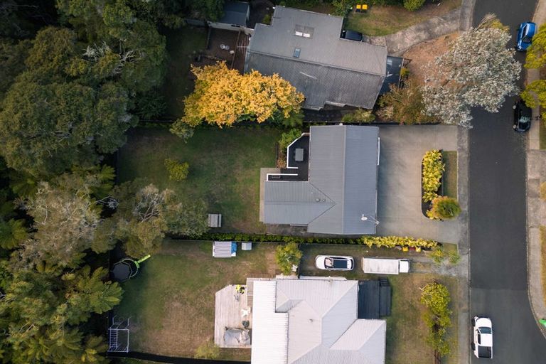 Photo of property in 11 Willowbrook Place, Titirangi, Auckland, 0604