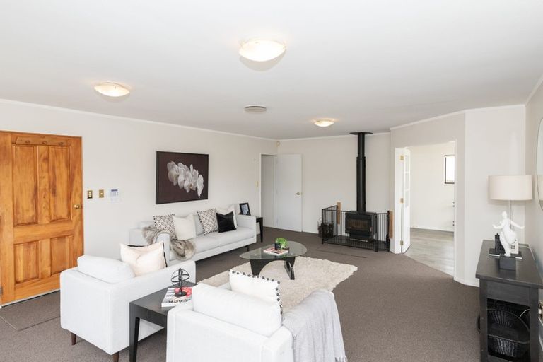 Photo of property in 6 Maracas Crescent, Grenada Village, Wellington, 6037