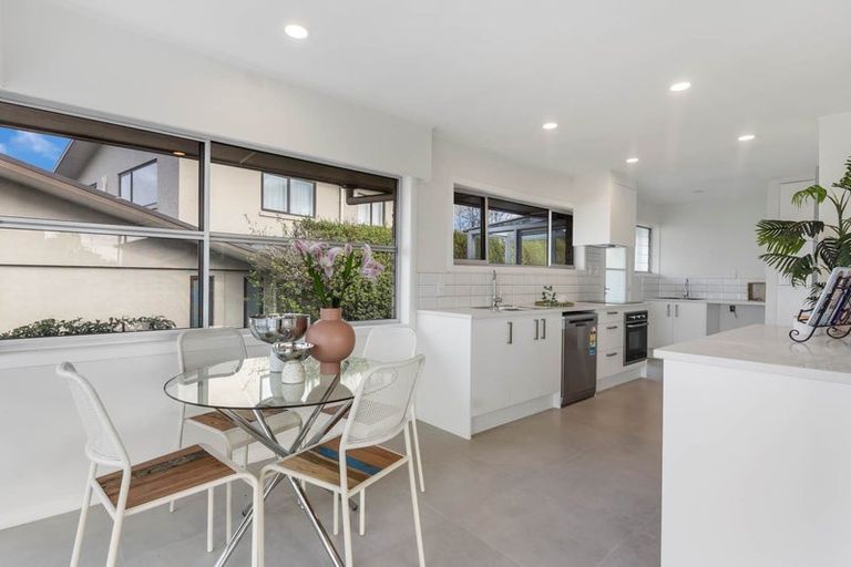 Photo of property in 832 East Coast Road, Oteha, Auckland, 0630